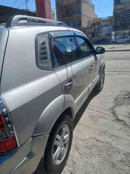 توسان ٢٠٠٨ سياره نضافه فول ..صدر جديد..حداديه جديده..تخم تاير ..دوشمه..مكينه كير تبريد خير من الله سياره  خليجيه فول بدون حادث السعر 115وبيها مجال بسيط مكاني بغداد الشعله  رقم الهاتف :***********
