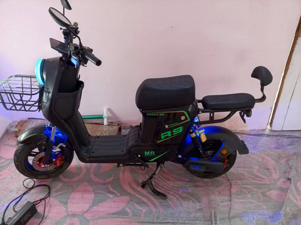 سلام عليكم  وين الي ايدولة دراجه حلوه ورخيصه  عندي هاي دراجة سرعتها109  6 بطاريت بيها طبك طافية دراجة صالي 4 تشهر من خذيتها وما ادري وايرات طابكة بيها  ابيها ع وضعيتها سعرها400 وبيها مجال مكاني البصره ابو الخصيب  هاذ رقمي فقط بي واتساب***********
