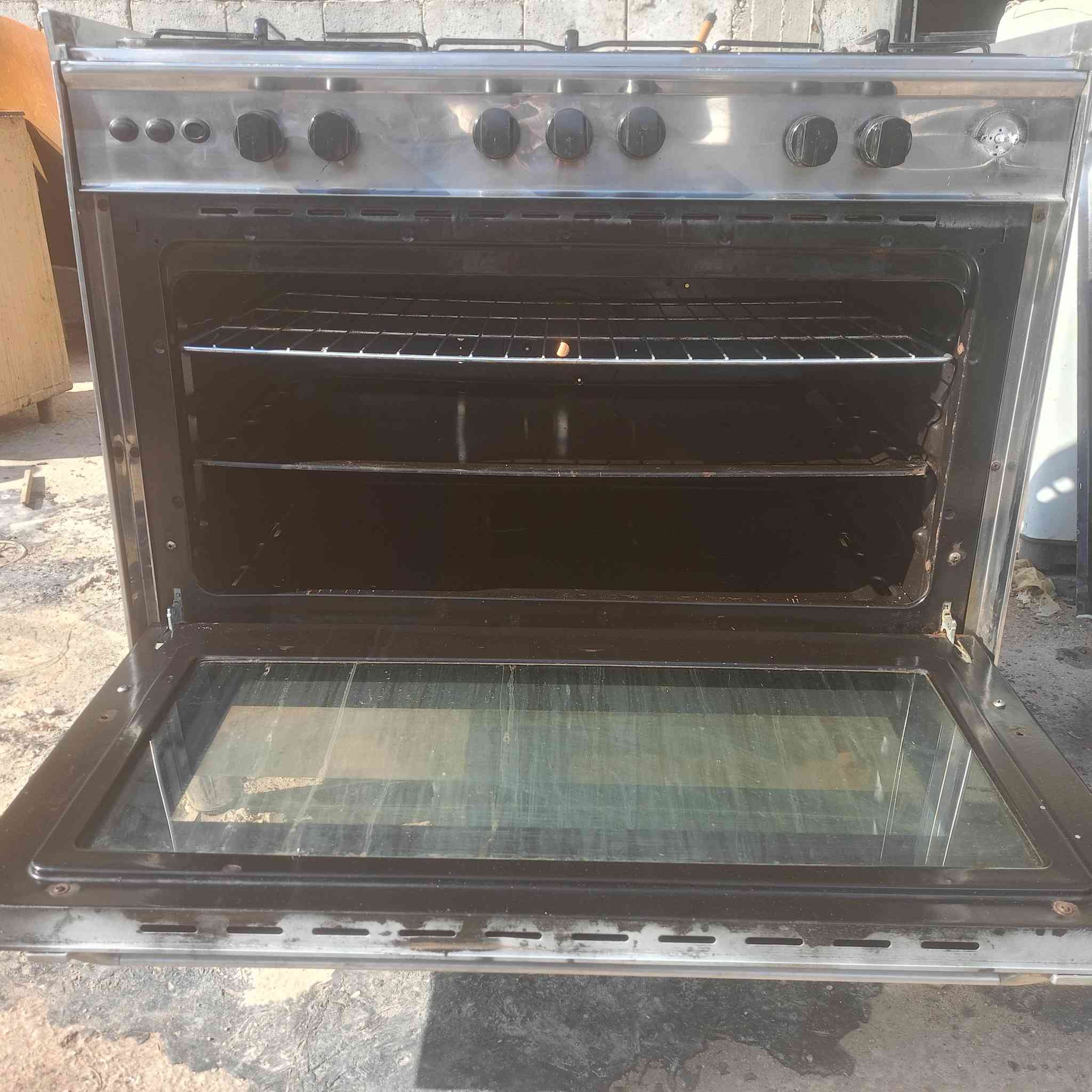 سلام عليكم طباخ مستعمل مجدد اخو الجديد طباخ كلش نضيف علفحص وبي ضمام مكانه حله الي يريده يراسلني خاص يوجد توصيل  داخل الحله فقط وهاذه رقمي***********  
ملاحضه : الي عده طباخ مستعمل او متروك اني اشتريه  يوجد صيانه داخل البيت او خارج البيت
