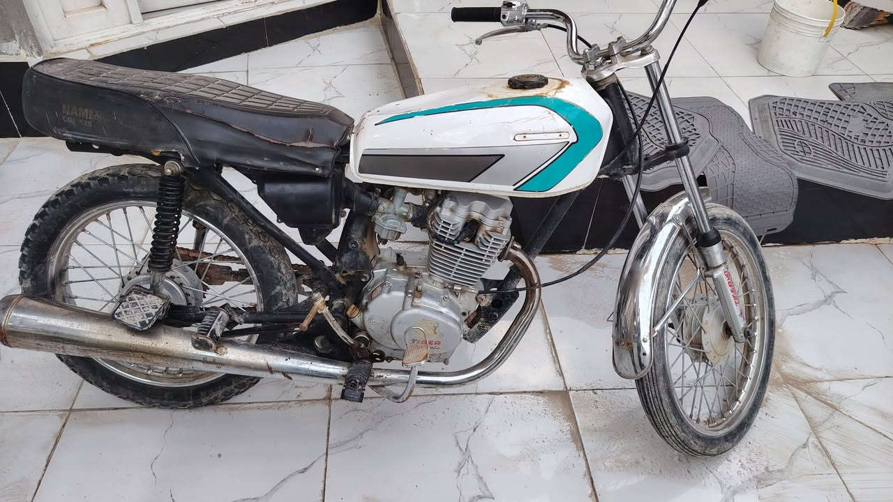 السلام عليكم
اربع كير كلك محرك جديد الدراجه نضيفه كلش رايده ب.    ٣٠٠ وبيه مجال ***********
