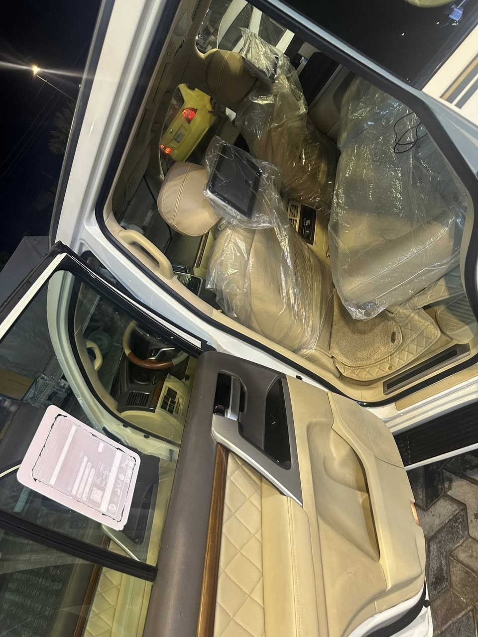 لاندكروز VXR  2016
سياره كفاله عده بارد جداً بسيط الجاملغ الامامي 
محرك 5700 مواصفاتها فووول 
ماشيه 190 الف كيلو 
بصمات 
سلايت 
ويل كروم 
كراسي كهرباء 
شاشات عدد 4 DVD
دبل ماوس 
مري كهرباء واغلاق قلاب عند الرجوع 
ومواصفات كثيره 
رقم اربيل 
مكانها نجف
‭0772 669 6677‬
السعر 470
