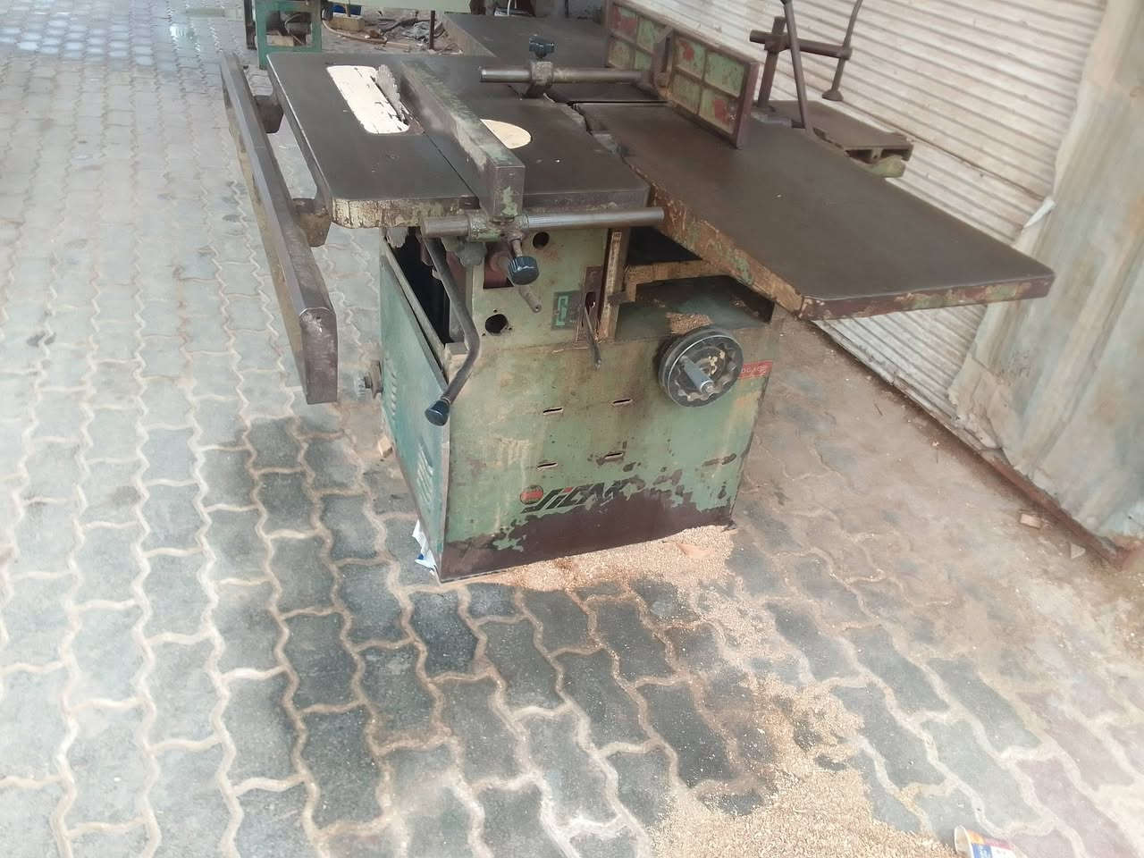 مكينه بل غاريه منشار منقار دبل ورنده كله شغال سعر مليون وربعميه ***********
