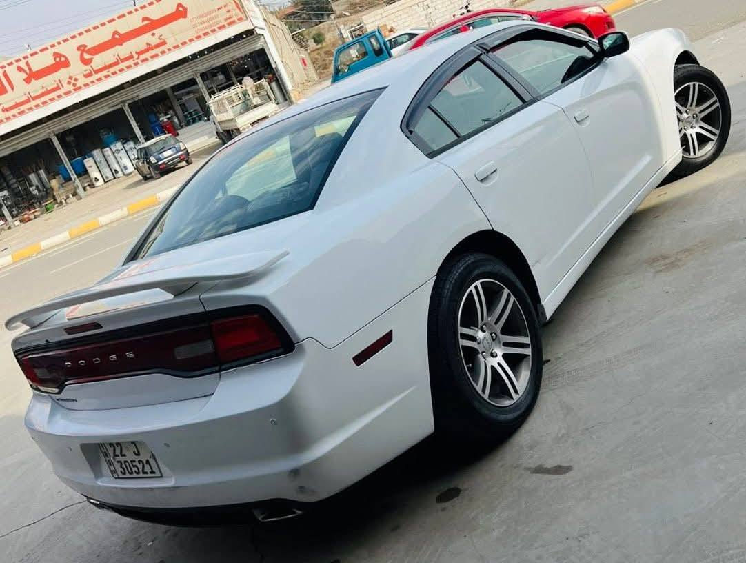 السلام عليكم جارجر 2012 كندي للبيع السيارة جاهزة ما بيها نقص برغي كير ومحرك وأكسل بالشرط تخم تاير جديد صدر امامي خلفي جديد تبريد ثلج رقم اربيل الجديد بأسمي (بصمة شاشة جبيرة محدثة srt كشنات جلد تحكمات كهرباء تبريد قطعتين حساسات خلفية كير عصا) (بيها صبغ بخشم البنيد وشبرين بهلال الجاملغ الخلفي) السعر 140 وبيها مجال للشراي*********** مكاني البصرة مامتواجد ع النت اتصال فقط
