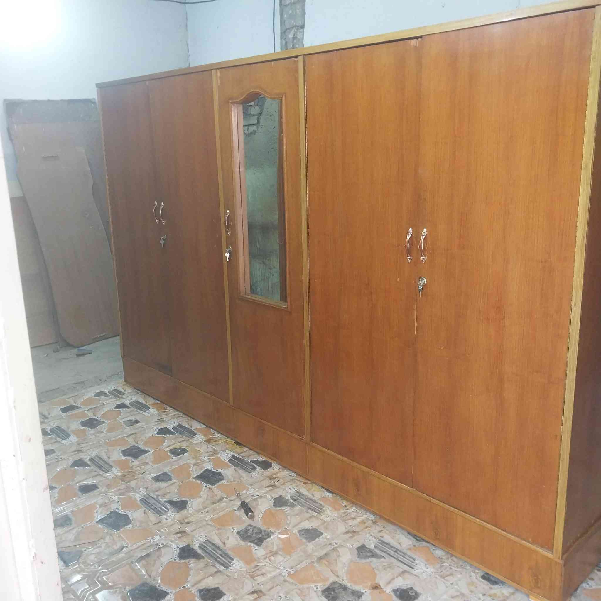 للبيع كناتير عدد ثنين لواحد ابو ٥ واحد ابو ٤ ستفسار ***********
