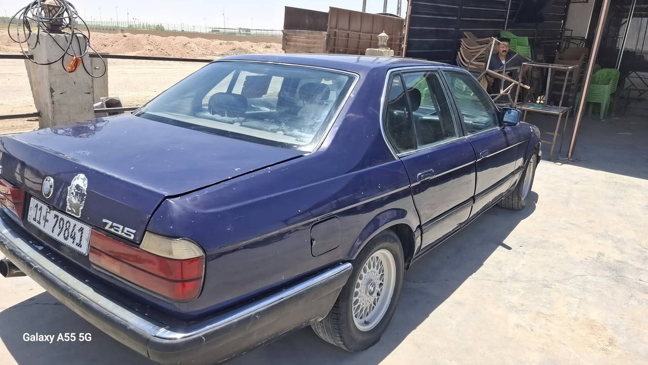 ### للبيـع BMW موديل 1991 🔥
المواصفات: 
1.رقم بغداد - مشروع وطني + رقم انكليزي  
2.الكير: عادي  
3. الحالة: السيارة جاهزة - تبريد شغال ❄️  
4. حدادية: نظيفة + تاير جديد  
5.  الكشر : شوف العين وتدلل، 

السعر: 38 ورقة وبيها مجال للشراي الصادق 💵  

المكان: السوير - المثنى 
للاستفسار والاتصال: *********** 📞
