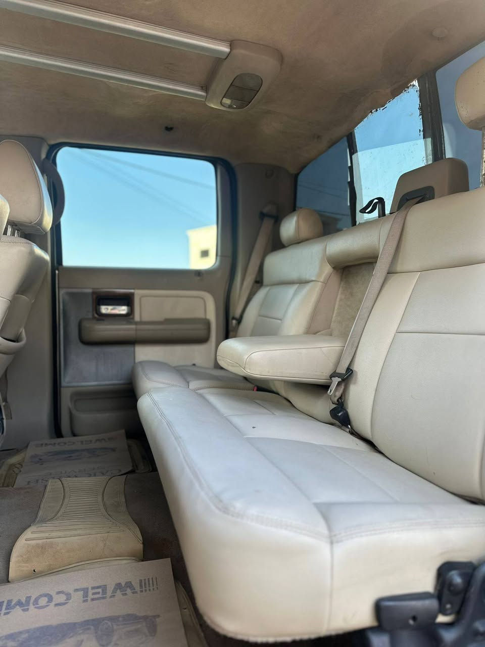 بسم الله الرحمن الرحيم 

للاستفسار:0795664189

كاش أو اقصاط 

بسعر مناسب 🤍🔥

الموقع عمان الياسمين 

فورد F-150 FX4 موديل 2005 اصلي وجير ارضي و إضافات خاصة تب نضافه ودهان جديد 🔥🤍

ممشا 170 الف فقط 

الإضافات : 

إضاءة ترحيبية عند الدخول 

سنترلوك أصلي  من الشركة 

تحكم طارة للمسجل + 

مثبت سرعة مع رفع السرعات 

غرفة مخمل نخبببب لون مميز 

زجاج كهرباء مظلل كامل 

لوين ذهبي مميز دهان جديد 
مري كهربا ضب شغالات 100‎%‎

دعاسات كهرباء للبنزين شغاله 100‎%‎

شاشه الأصلي تاعات الشركة الأصلي CD , AUX , USB بلوتوث

نظام صوت Bose + Subhoover لداخلية السيارة 

نظام تكييف أمامي و خلفي مركزي 

حساسات خلفية مع كاميرا أصلية 

غرفة جلد لون اسود بحالة وكاله كامل اصلي 

إمكانية فتح و إغلاق البكم على كود الباب 

ماتور 5400 روس 6200 الجيل الجديد الذي يتميز بخاصية فصل السلندرات V4 / V8 و توفير الوقود

جير  ارضي  ( أوتوماتيك - ) ممتاز  

  

نظام منع الإنزلاق Traction Control 

شاشة لمعرفة كمية إستهلاك الوقود و معرفة جميع الأعطال في المركبة

شاشه لبيان تمايل البكم من الأمام ومن الخلف ومن الجناب 

نظام FlexFuel 

جنط قياس 18جبلي أمريكي اصلي مع كوشوك جديد خشن بحال الوكاله  

شباك خلفي ( قناص ) كهربا شغال 100‎%‎

كشافات أصلية ، غمازات على المرايا 

صندوق خلفي مبطن أصلي 

دعسه ع صندوق الخلفي للصيد 

غطاء خلفي أصلي

مرآة وسط ديجيتال 

أيرباج عدد 8 

البكب مميز يجمع ما بين إضافات ال Lariat و Limited 

البكم لاريد اصلي  من شركه فورد 

تظليل أصلي من الشركة 

مفتاح أصلي من الشركة  

الفحص :  

امامي:
مضروب الراسيه

قصعه 

خلفي : 

جــــــــــيـــــــد   جــــــــــيـــــــد 

ملاحظة: لا يوجد ملاحضات 

متور:60%

قير :جــــــــــيـــــــد

بككس:جــــــــــيـــــــد

بدون ولا ملاحظه بودي 

و العديد من الإضافات.. 

ملاحظة:البكم لا يحتاج إلى أي نوع من الصيانة البيع كاش غير قابل للاقساط او البدل الرجاء قراءة المنشور قبل الاتصال 🤍


**إذا كنت صاحب هذا الإعلان وتريد حذفه لأي سبب، رجاءا أرسل رسالة إلى الدعم الفني**