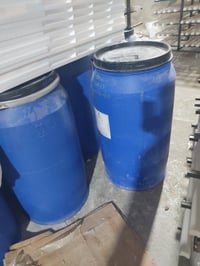 براميل بلاستك • عدد 10 • واحد خاص كاز