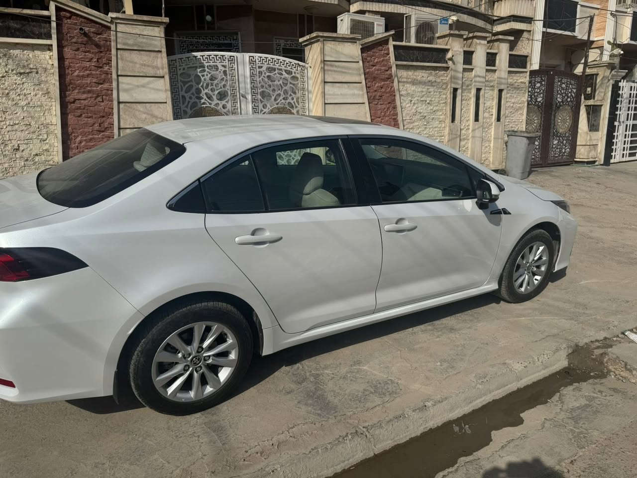 السلام عليكم
تويوتا كورلا 2024  بانزين اصلي  كامل مواصفات ضمان (تويوتا العراق )

اللون : ابيض صدڤي  

الموديل : 2024 (خليجي ) .بانزين
المحرك : 1.8 .  GLI
العداد   : (20 ) الاف  كيلو فقط
الضمان : 3سنوات او 100 الف كم (تويوتا العراق)SAS
الصيانة: 2 سنة أو 40 الف كم مجاني
السعر  : عند الاتصال 
الارقام   : اربيل باسم الشركه  تحويل مباشر 

أهم المواصفات للسيارة
🔅فتحة سقف🔅بصمة تشغيل🔅شاشة اصلية مع كاميرا🔅عداد سرعة ديجتل🔅شحن وايرلس🔅درايف مود( Sport_Normal)🔅تبريد قطعتين🔅تبريد بيانو🔅حساسات اصلية 🔅مري جانبية كهرباء🔅تحكم ستيرن🔅الانارة الداخلية زنون🔅لايت هايلوحين+كشافات زنون🔅ويل كب🔅مدخل usb +type_c🔅مخرج منفذ الطاقة🔅دبل ايرباك🔅نظام abs
الاتصال : ***********
بغداد
