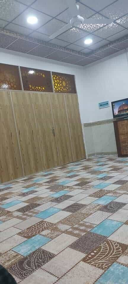 سلام عليكم 
بيت للبيع ١٥٠ متر طابو زراعي سند ٢٥ مسجل بالبلديه وعندي استمارة التسجيل  ورقم بلديه بناء قبل القرار وموجود بالتصوير الجوي 
 
العنوان.  علوة الفحل بالبدايه مقابل مدرسة عبدالله بن الحسين ع  الشارع ١٠متر التبليط رابع بيت عن الشارع 
خدمات كامله خط تكسيات ٥٠٠ دينار يوصل لشارع السكه مستوصف مدارس سوك كلشي متوفر يمك  أرغب منطقه بالعلوه 
وأهم من هذا كله الجيران 👑والشارع كله مرتب  

غرفه 5X4
صاله 5X7
استقبال 4X6
مطبخ 4X5
مجمع صحيات داخلي 
مكشوفات 2
صحيات خارجي 
بناء الأساس والسقف صب مركزي 
بناء مال جناي 

السعر ب٩٧ مليون بي مجال قليل

*********** النجف, العراق
