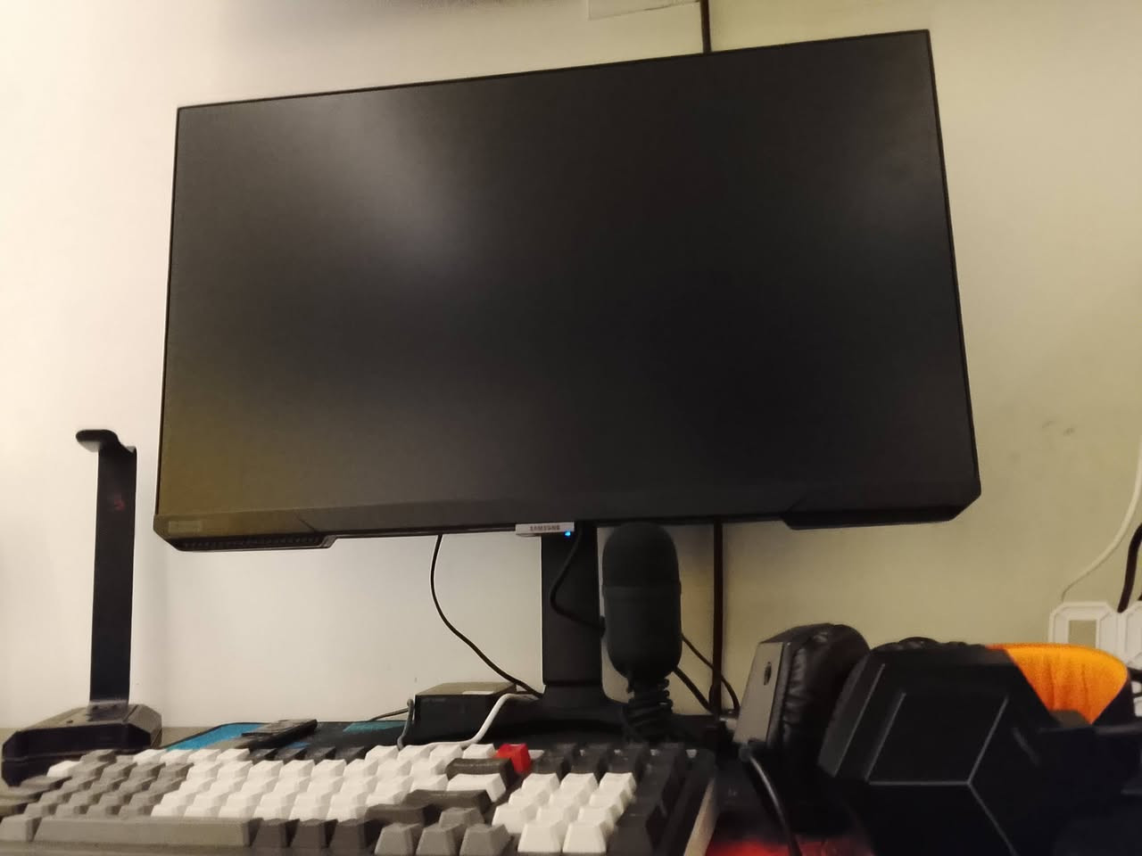 سلام عليكم بيسي للبيع
كارت شاشه 4070 SURE 
رامات 32 
مزود كافه 650 
ذاكره واحد تيره 
مذر بورد B650
مبرد هوائيا 
كيس من شركه ALEXANDER WEISE ست مراوح 
شاشه من سامسونج تجي 240 هيرتز  سعره 180 الف 
تجي وياه ماوس باد او ستاند سماعه او ماوس او كيبورد هديه سعر البيسي مليون او 700 او بيه مجال لل تواصل ***********
