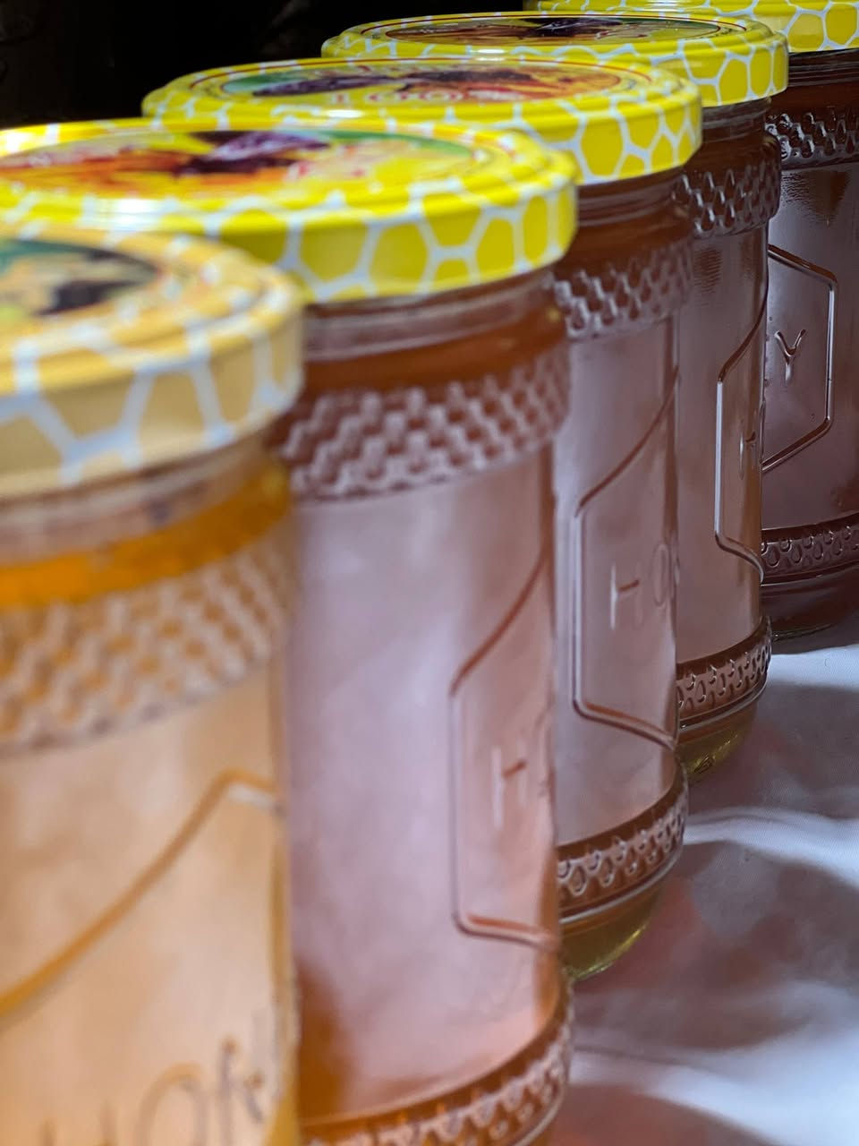 عسل نحل طبيعي 100% 🍯
متوفر الآن 🍯

إذا كنت تبحث عن عسل طبيعي بطعمه الأصلي وجودته العالية، فلدينا ما يناسبك.

✅ عسل نحل طبيعي. 
✅ جودة ممتازة وطعم مميز. 
✅ مناسب للاستخدام اليومي . 
✅ متوفر بكميات مختلفة حسب الطلب.

سعر الكيلو 30 الف 
مكاني كربلاء المقدسة 
📦 يوجد توصيل  (حسب المنطقة). 

📩 للحجز أو الاستفسار مراسله الصفحه.


**إذا كنت صاحب هذا الإعلان وتريد حذفه لأي سبب، رجاءا أرسل رسالة إلى الدعم الفني**
