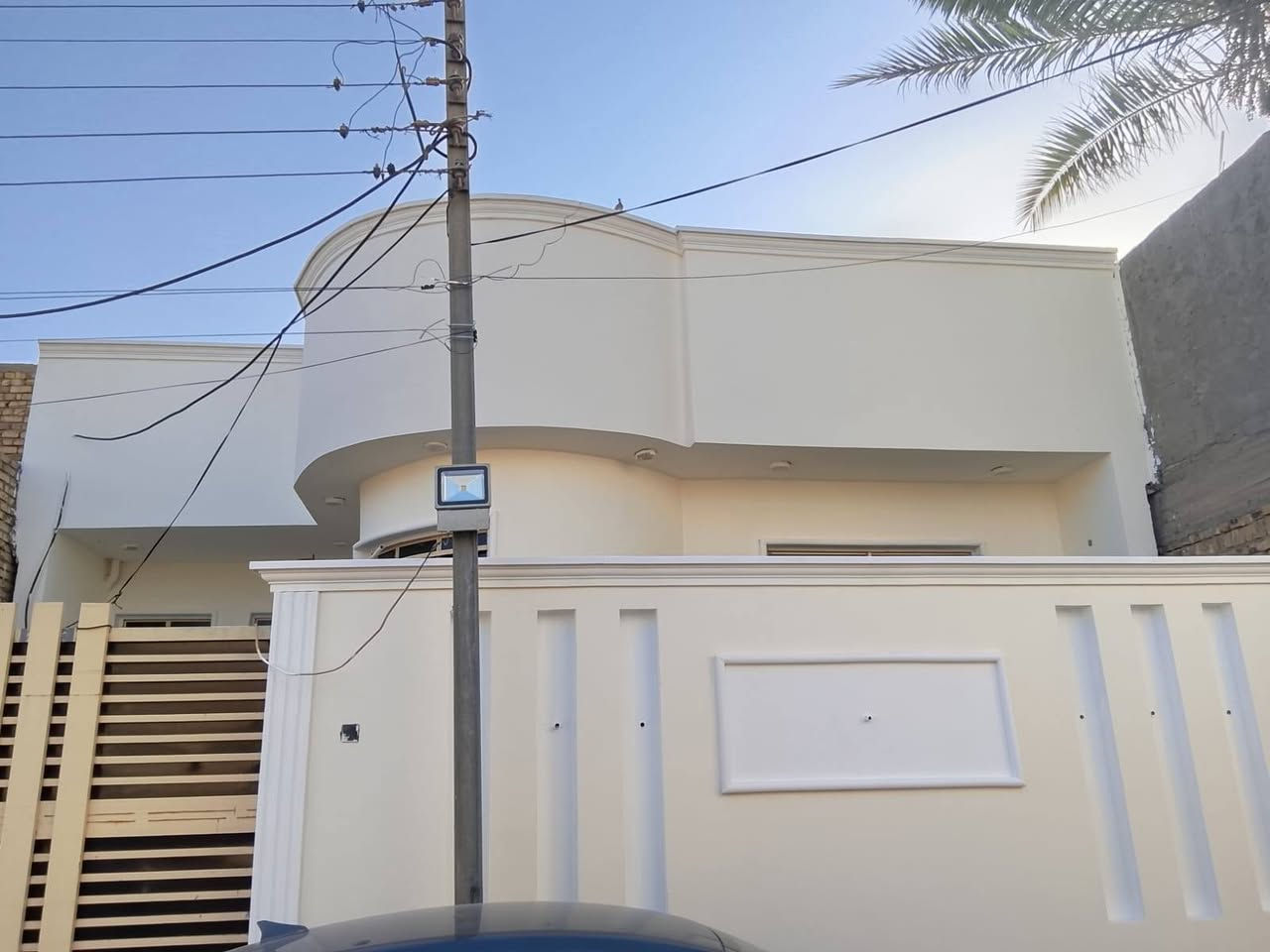 دار للبيع منطقة 4الف قرب اسواق ادم 
حي العسكري كبل قرب مطعم ابو سجاد 
تفاصيل غرفتين وصاله ومطبخ وستقبال حمامات مسلح 
البيب سعره حلووو ومرتب 
***********
