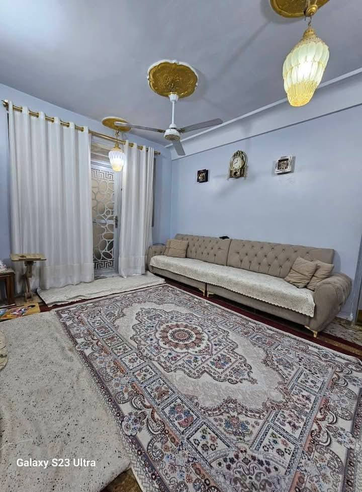 120م للبيع حي الجامعة مربع 12*10 طابق ونص سعر 195 مليون مع مجال ***********
