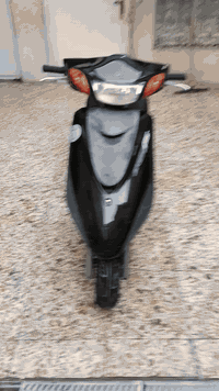 السلام عليكم دراجه بريز لايت عالي كابريتر لون اسود كلها ختم واحد دراجه رمبه مكفولة كفر ومكينه اي نقص مابيه كلها شغال أوراقه كامله شراي يتصل ع *********** عنوان بغداد
