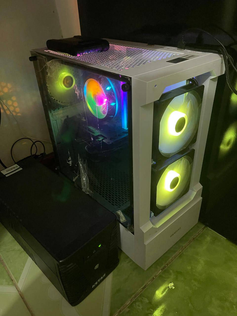 السلام عليكم 
حاسبه للبيع نظيفه كلش 
مكاني الجنينه
رقم التلفون ***********
