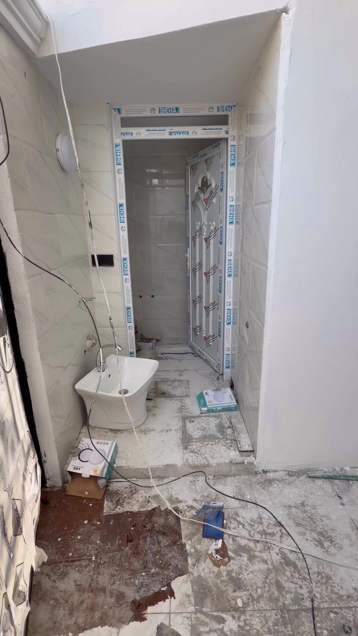 يارمجه الشرقيه مساحت البيت 100
متر طابقين فول قرب عل شارع بل شريط لذهبي ***********             ***********
