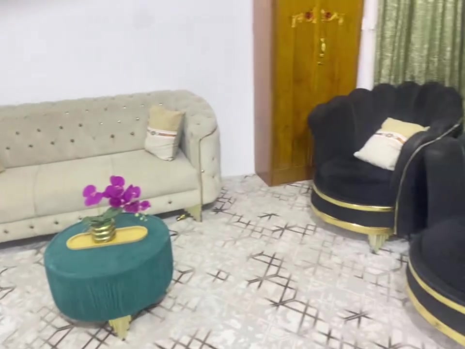 السلام عليكم للبيع تخم تركي قوي عملي ٨مقاعد بغداد المشتل ***********
