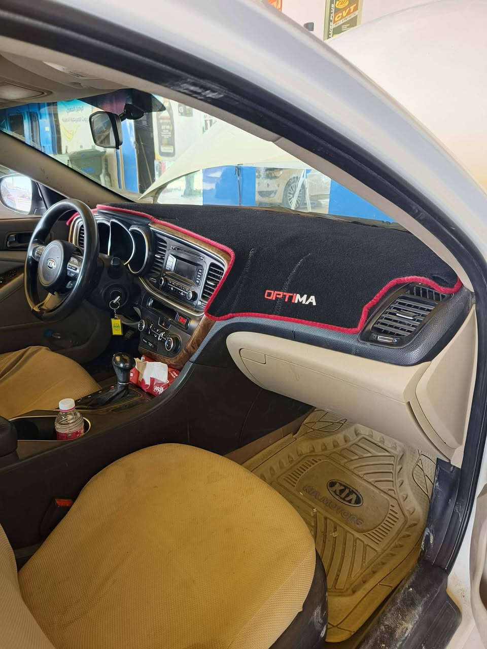 السلام عليكم اخوان سياره اوبتيما وارد امريكي مكينه ٢٤٠٠ جي دي اي 
لون ابيض رقم انكليزي بصره سنويه ٢٠٣٠ بيها جاملغ وبنيد مكان السياره السماوه  السعر ١٢٠$ وبيها مجال 
رقم صاحب السياره ***********
