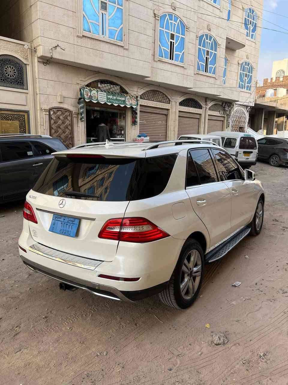 للبيع: مرسيدس ML350 موديل 2013 - قوة القوة
من برابورس كارز

ماشاء الله تبارك الرحمن 
وحش ألماني نظيف يلمع، كأنه وكالة 👑

المواصفات:
• الموديل: مرسيدس بنز ML350 موديل 2013 • اللون: لؤلؤي ملكي • الداخلية: جلد بيج نظيف مع فتحة سقف بانوراما • الممشى: 121,160 ميل فقط • المحرك: V6 جبار نظيف - افتح الكبوت وشوف بنفسك • الإضافات: فل كامل، شاشة، تحكم دركسون، دبل، عتبات جانبية، كاميرا، حساسات 
الفحص:
السيارة نظيفة بدي ومحركات على الشرط. منوة المستخدم وراعي الفخامة.

السعر:
10,000 دولار فقط - سعر عرطة للجادين 

الموقع:
صنعاء - شارع تعز - جولة دار سلم - خلف البنك التجاري
من برابورس كارز

للتواصل:
دق على المعلم خالد 773885877 وهو يخلصها لك على طول.

الجاد ما يحتاج يفكر كثير، سيارات المرسيدس النظيفة ما تطول بالسوق. 
اتصل الآن والمعاينة خير برهان


**إذا كنت صاحب هذا الإعلان وتريد حذفه لأي سبب، رجاءا أرسل رسالة إلى الدعم الفني**