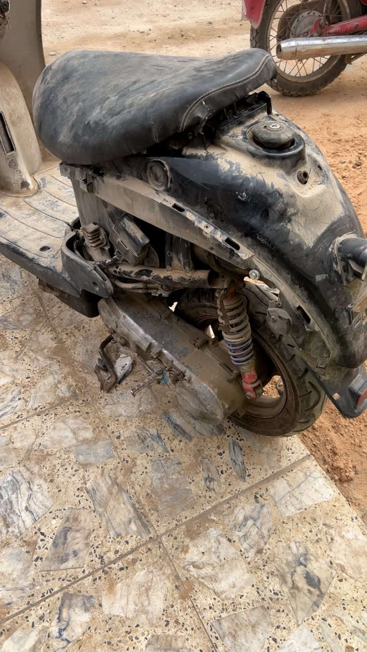 السلام عليكم دراجه عبد الحليم شغاله بس متروكه صارلها اهواي كفراتها موجودات بس مشادهن السعر 75قابل لتفاوض الرقم ***********
