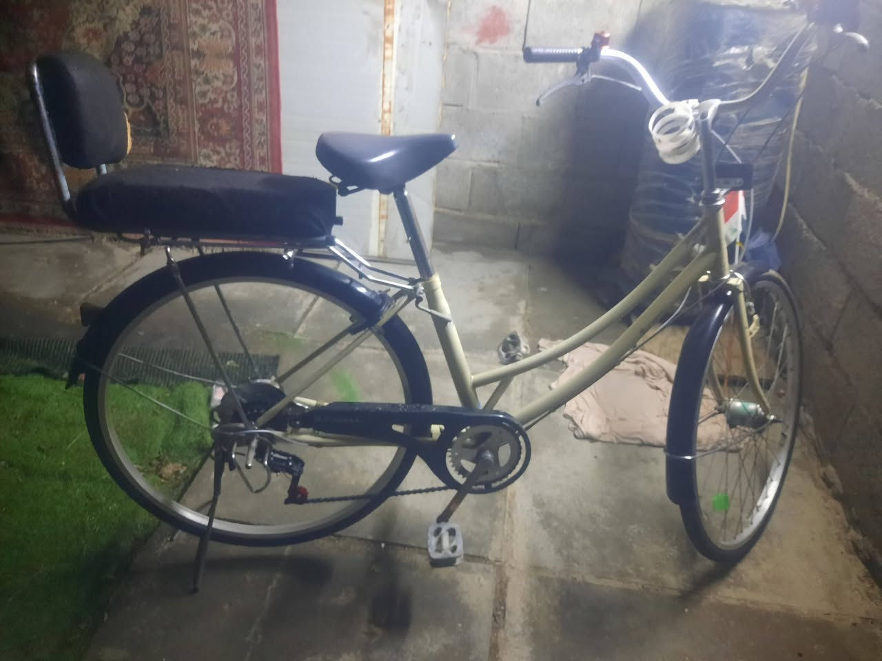 بايسكل بناتاتي البيع مكان بوب الشام يم القوس 
السعر 80وبي مجال 
***********
