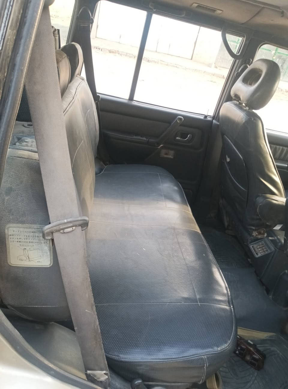 السلام عليكم 
باجيرو موديل ٩١ رقم بغداد باسمي تحويل مباشر. المحرك بيه تبخير والصدر حالته وسط السعر ٤٥ وبيه مجال للاتصال ***********
واتساب
