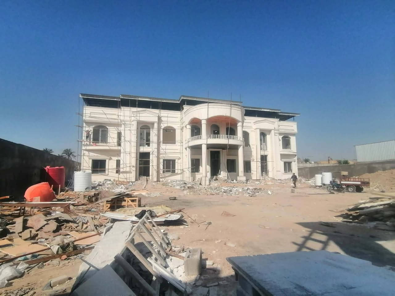 ✨ كادر عمل لتغليف الواجهات بالحجر والمرمر ✨
🔹 تنفيذ كافة أعمال:

▪️ تغليف الواجهات الحديثة

▪️ حجر طبيعي وصناعي

▪️ مرمربجميع الأنواع

▪️ ديكورات داخلية وخارجية

▪️ أعمال الإنارة المخفية والتشطيبات العصرية

▪️ تصميم وتنفيذ واجهات محلات ومنازل وعمارات

💎 شغل مرتب • دقة بالتنفيذ • أسعار مناسبة • التزام بالمواعيد

📍 نستخدم أفضل المواد وأحدث التصاميم حتى نطلعلك شغل يليق بذوقك.

🤝 خبرة وكادر محترف جاهز لتنفيذ كل الأفكار من البسيطة للفخمة.

📞 للحجز والاستفسار راسل الصفحة أو اتصل على الرقم: (***********)(***********)

🔥 الفخامة تبدأ من عدنا… خلي بيتك أو محلك يختلف عن الباقي 🔥
