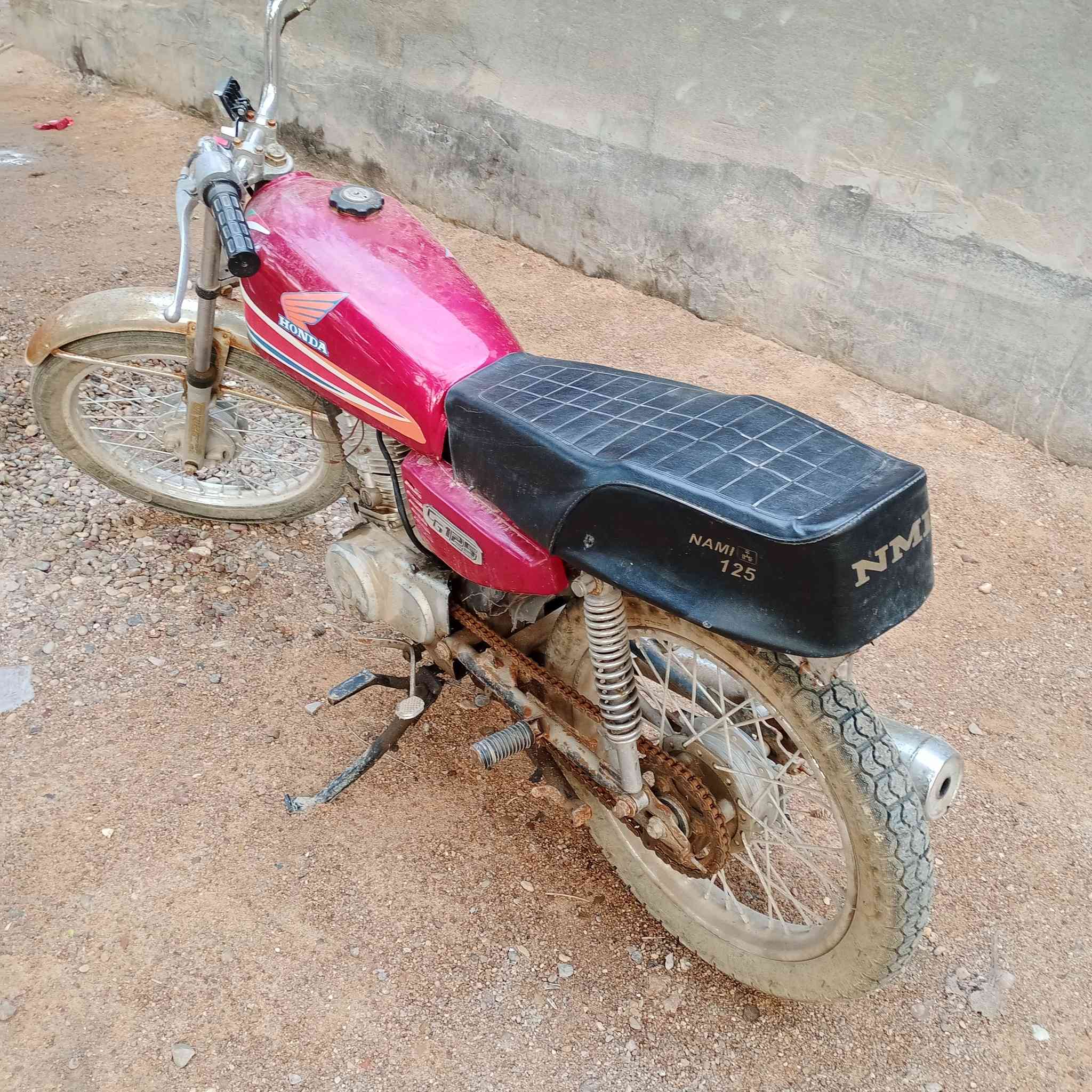 سلام عليكم ...
دراجة ارشا كلك كلك كلك 
الدراجة شغالة بس جوزة ما بيها اني اشدلها 
السعر 125 الف قفل قفل قفل 
المكان كربلاء طويريج السياحي قرب جسر ابو هاشم 
الخاص مفتوح 
الرقم ***********
