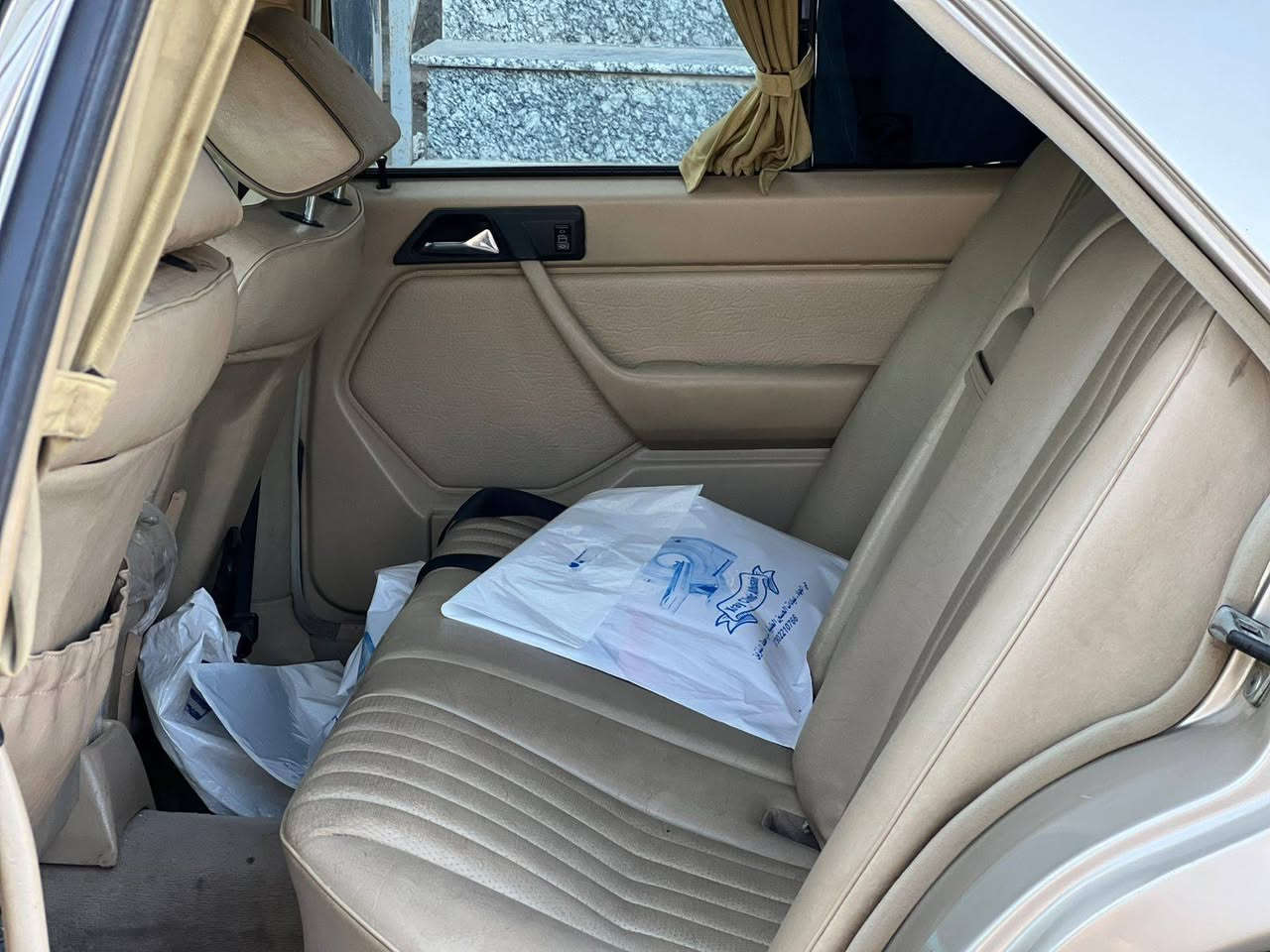 السلام عليكم.
دب مارسدس  ابلادي فوول مواصفات
السيارة جديد  كشنات جلد محرك 300 
مال جناي والياخذة بالعافيه العنوان
فلوجه  ***********
*********** واتس
