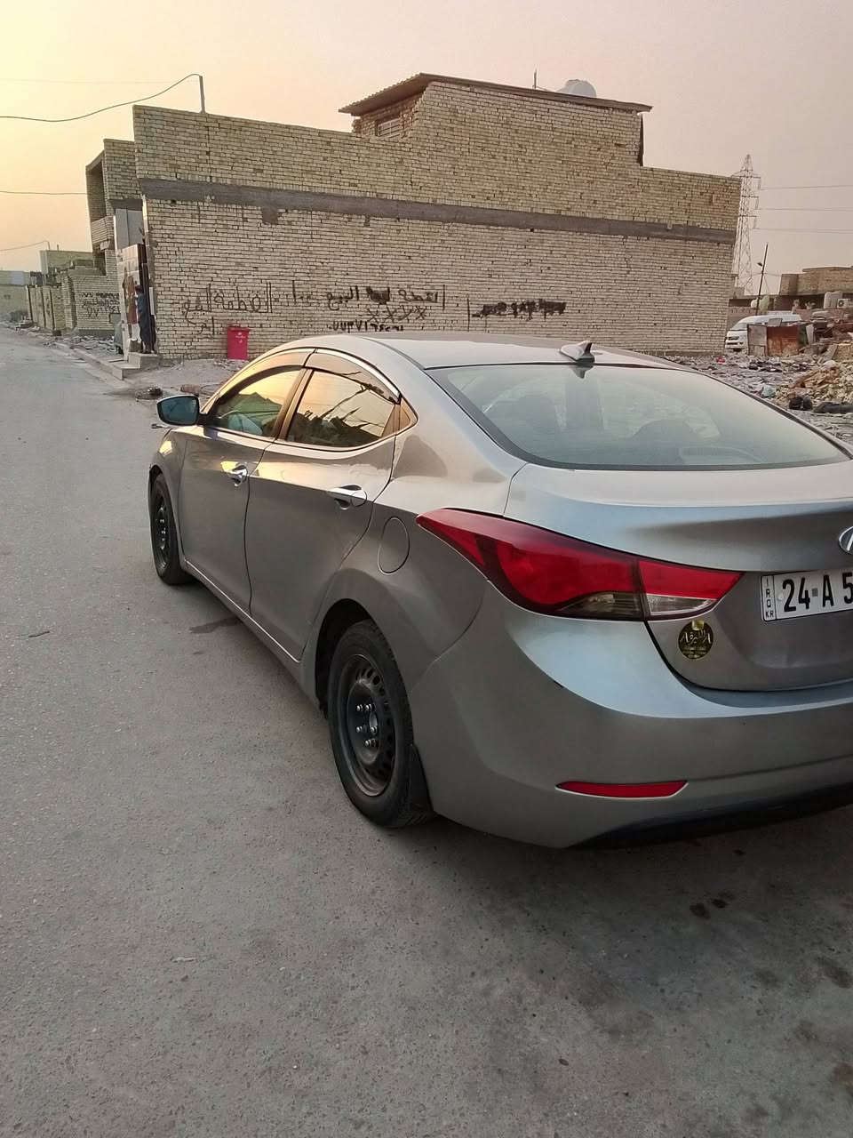 السلام عليكم النترا موديل 16 
رقم دهوك انگليزي هزة جديدة 
بيهة 3 قطع مبدلات 
مكينة كير جدد
تبريد هذا الموسم شديتة منضومة كاملة 
السعر 90 وبي مجال بسيط 
***********
