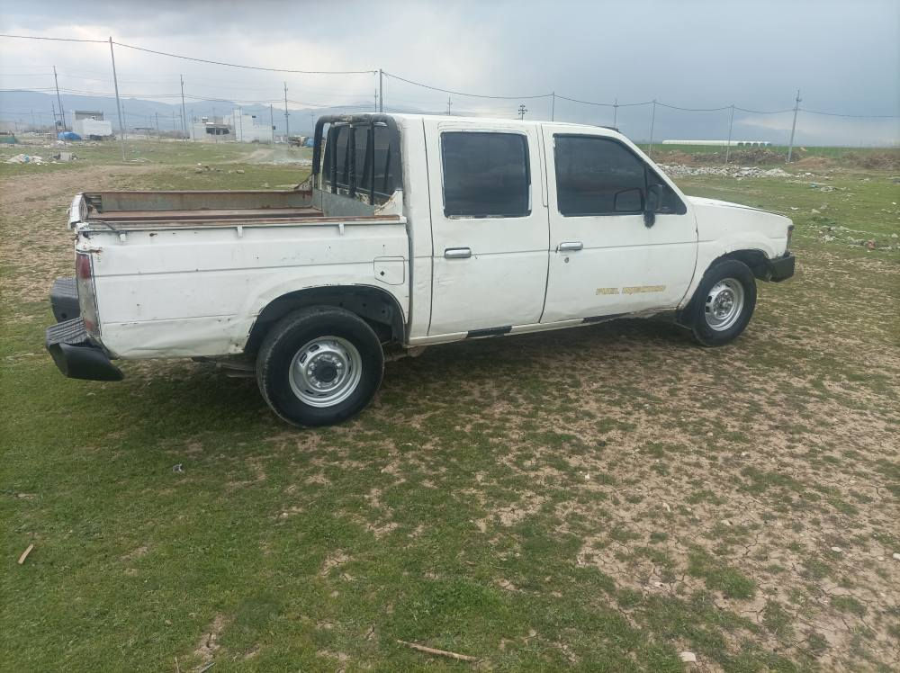 پیکاب نیسان ،ئاڕمی سۆران ڕەسمەکە،مۆدێل 1990 گێڕومەکینەی نیسان 2002، بەشەرتی گێڕومەکینە کارەبای کامل مەزبوتە،چوارتایەوویڵی تازەیە،پێشودوای تازەداگیراوە پێشودوای کەپسە لێدراوی نیە،زۆرتوندوتۆڵە،ماڵی کاسپیه،بەنزین زۆرکه م سرف دەکات،نرخی 17گەڵاوکەمێ مەعامەلە ژ.م*********** السليمانية, العراق
