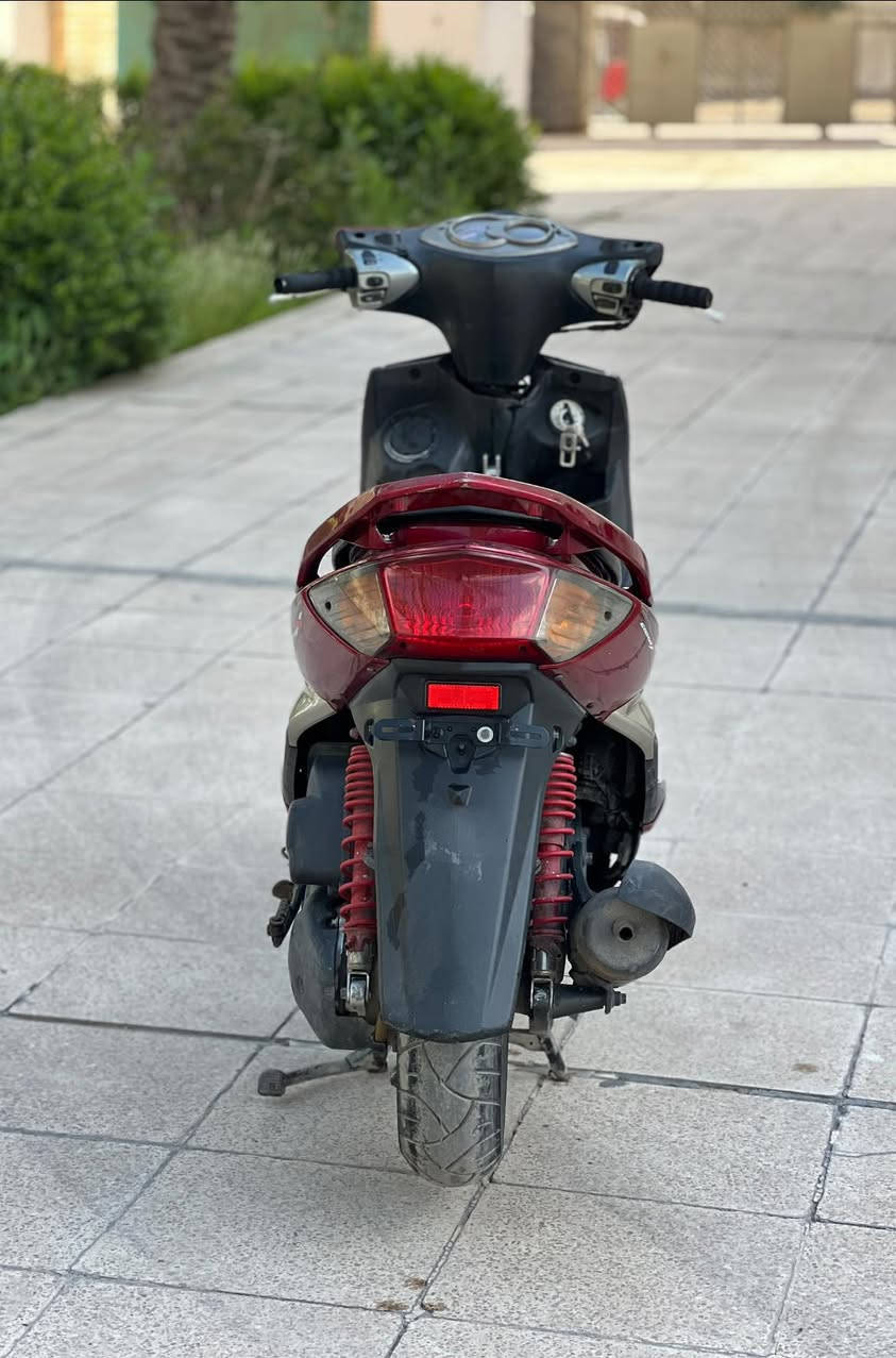 سلام عليكم دراجه سكنس مارونيه للبيع مكفوله كفاله عامه دراجه كلش نضيفه ماشيه 7000 ما صار هواي نازله من الرمبه 

السعر: (مليون وميه وبيها مجال)
📍الموقع: (بغداد المشتل)
الهاتف: (***********) 
ملاحضه: ( المو شراي لا يدخل بلا زحمه )
