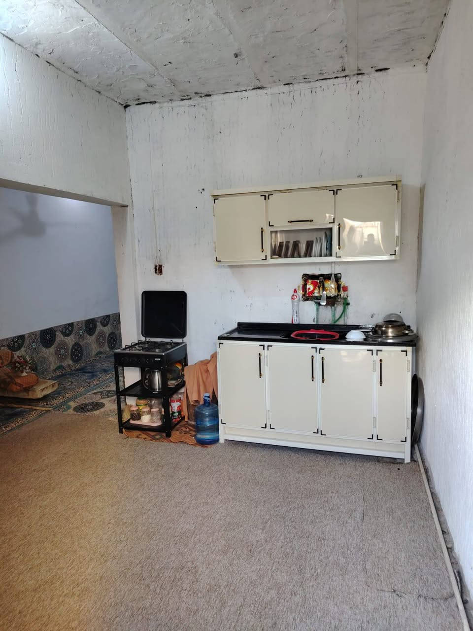 السلام عليكم 
بيت 100متر للبيع 
مكان بحي ميلاد ب شريط قريب ع قطره ندى 
البيت بي 
غرفه 
وصاله 
ومبطخ 
وصحيات 
السعر خاص
رقم تواصل ***********
