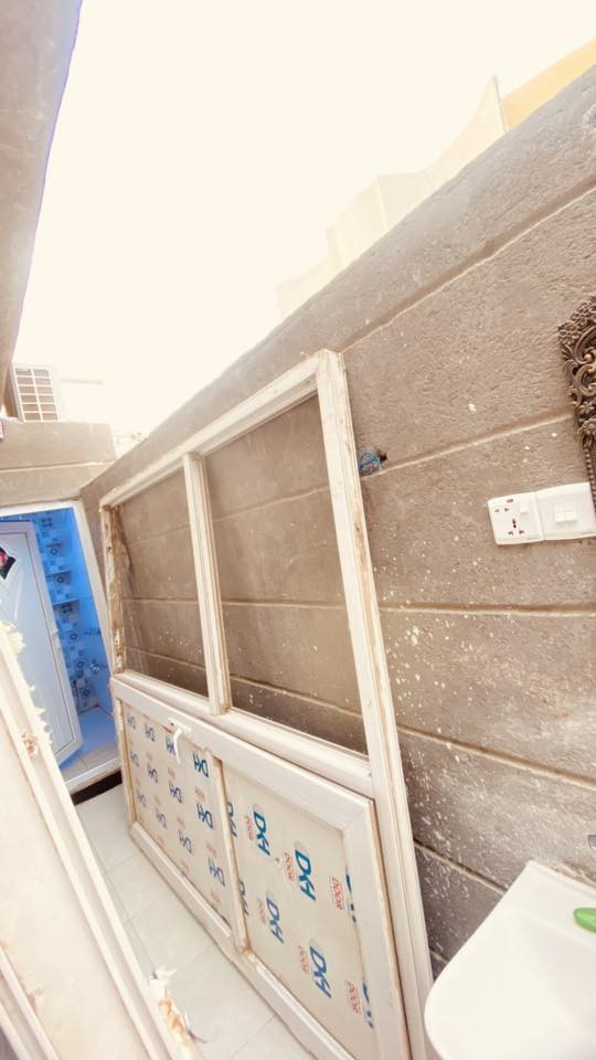 سلام عليكم قواطع للبيع عددهن 3 من ضمنهم باب كامل مكاني كربلاء  شارع المدرسي200 وبيهن مجال ***********
