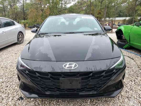 السلام عليكم 
النترا موديل 2022 أمريكي
حادث امريكا موضح بلصور 
الجاملغ الخلفي صبغ والأمامي بارد 
نص فول 
بصمه 
تحكم استيرن اربع جهات 
شاشه كار بلي 
تدفئه تبريد 
مكينه كير كفاله
مكينه الفين دوش
منضومه غاز 
 بصمه أبواب دخول ذكي 
شاشه اعطال 
وهواي مواصفات حلوه 
تحديد مسار 
مثبت سرعه 
حساسات إماميه 
توقف ذكي 
رقم بغداد
السياره حلوه وناعمه وخير من الله 
بيها ملاحضات بصيطه كشرتها حلوه مثل ما موضح بالصور 
السعر  165 بيها مجال للطيبين 
مكاني بغداد 
رقم الهاتف ***********
وبالخدمه
