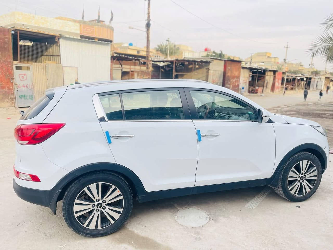 سلام عليكم كيه سبورتج 2016 وارد خليجي سياره نضيفه ماشيه 40 الف كيلو ممبدل بيهه اي قطعه مكفوله كفاله كامله بس بيهه ضربه بل صندوك يرجع عل بارد للاستفسار اكثر *********** السعر 180 ورقه بيه مجال
