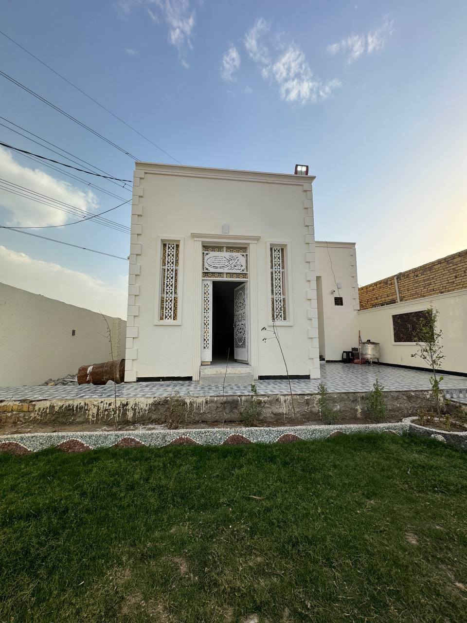 🏠دار سكن  للبيع
 مجمع اللؤلؤة (بداية المجمع) __ طريق سيد محيل 

🔹 المساحة الكلية: 500 متر
🔹 مساحة البناء: 170 متر
🔹 الحديقة: 330 متر
🔹 فضلة إضافية: 50 متر

تفاصيل الدار :
▪️ غرف نوم عدد 2
▪️  استقبال
▪️ مطبخ
▪️ مجموعة صحيات داخلية وخارجية
▪️ صالة 
▪️ أساس البناء كريت
▪️ السقف عگاده
📍 الموقع: بداية مجمع اللؤلؤة – موقع مميز وقريب من الخدمات 

🔲  للاستفسار مراسلة الصفحة 
📞 اوالاتصال على الأرقام الآتية

***********
***********
***********

                           🏢 أو مراجعة :
       مكتب سيد نجاح العذاري  العقار والمقاولات العامة
  📍 حي المعلمين – شارع الخدمة – مقابل إسطنبول مول
