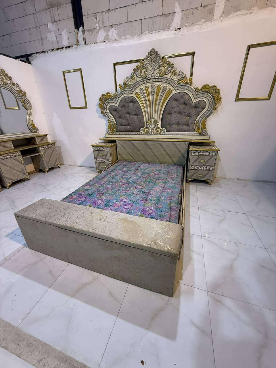 صبغ رارح  رصاصي مرمري
السعر ٨٥٠ بيهة مجال ***********يوجد وتساب🌸
شد نقل داخل بغداد مجاني محافظات بكروة
نضافه ٩٠ 
تسع قطع
