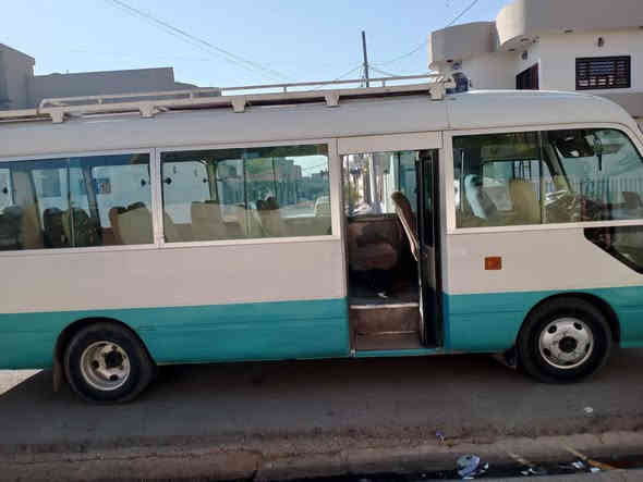 سلام عليكم كوستر للبيع تيوتا ٢٠٠٧ عالي رقم بصرة شرط التحويل و الوكاله  كير محرك اكسن مابيهن عيب تبقه يم فحصك  تايرات امامي جديد تخم تاير خلفي نص عمر بدون ضربه ولا گص . فقط  طخات بسيطه بيه صبغ مكانات قليله بل اخضر وطخات بسيطه بل اخضر  .الابيض كفاله ما عده شبر بخ . تبريد ثلج تدفئه شغاله  كلج جديد تخم واير جديد السعر ٢٠٥ و بيه مجال مكاني كركوك
*********** .
