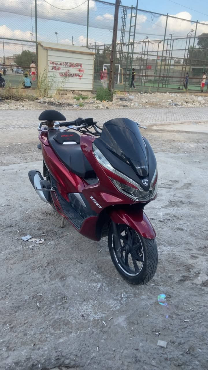 سلام عليكم دراجه بي سي اكس جيل ثالث ياباني مكينه ١٥٠مثل ماموضحه كدامكم بصوره دراجه نضيفه ومكفوله كفاله عامه من الكفر للمكينه العنوان مدينه الصدر الحبيبيه السعر ٢٣وبيه مجال 
الهاتف ***********
***********
