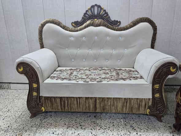 قنفات للبيع مستعمله نظيف مثل ماموجود بالصور عشر نفرات ٥٥٠ وبي مجال حك الجيه للتواصل ***********
