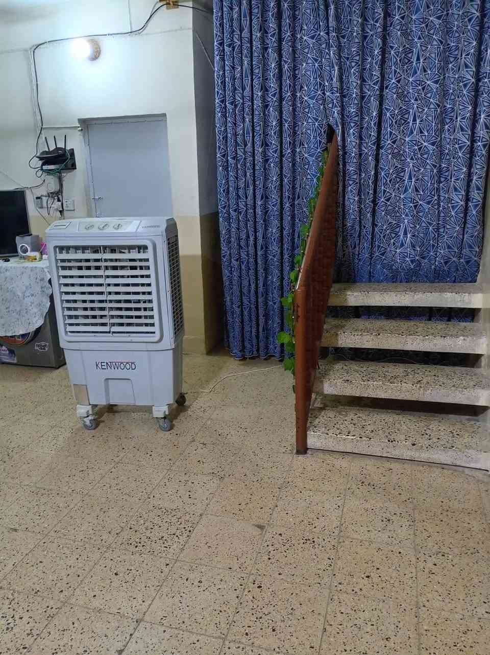بيت قديم بحالة جيدة جدا حي السراي ٤٠٠م بواقع ١٦ الواجهة العمق ٢٥م غرفتين نوم وهول كعدة واستقبال كبير ومجمع غرف وصحيات للاستفسار أكثر مراجعة مكتب الزغيت اوالاتصال على الرقم ***********

