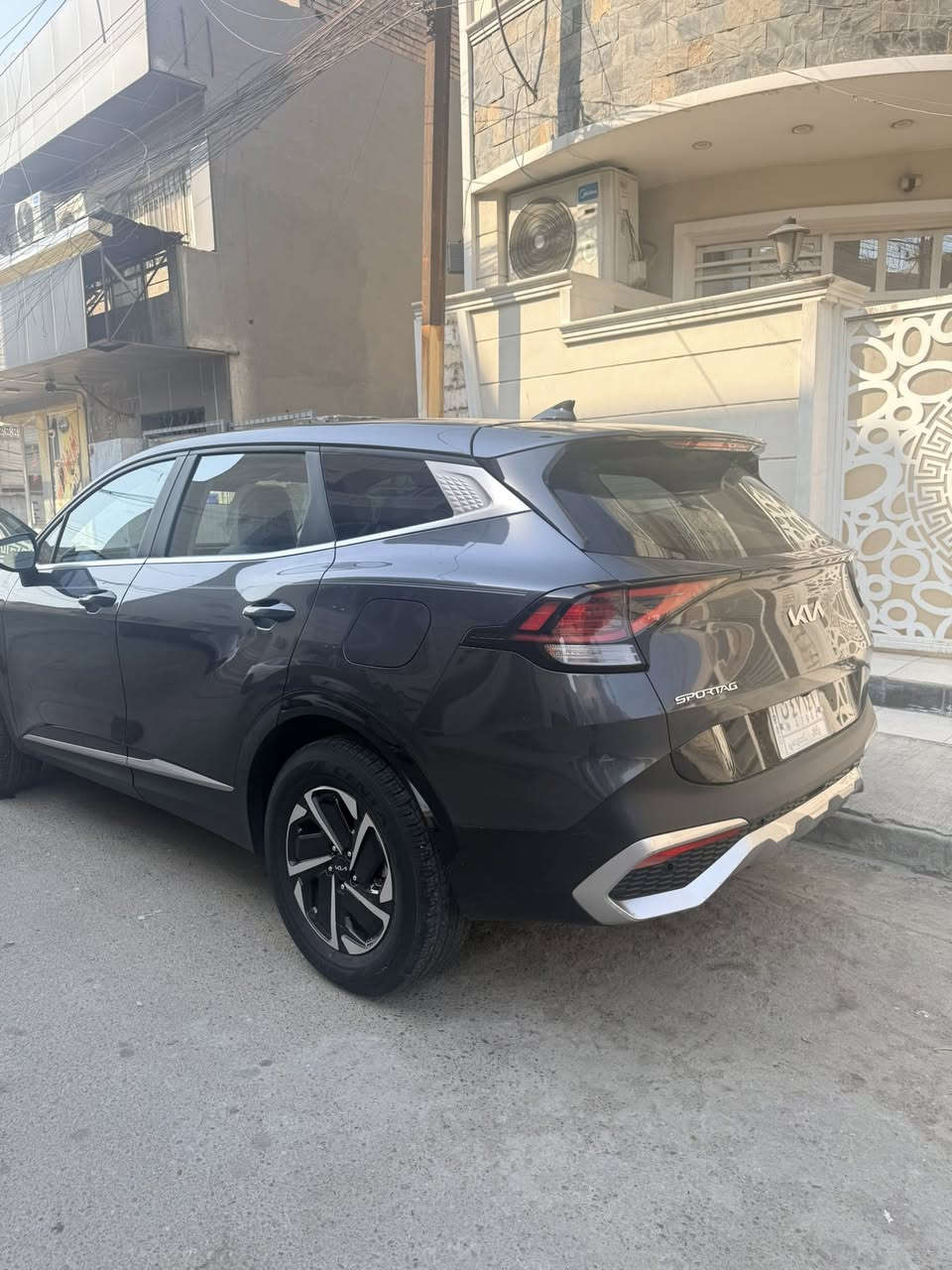 سبورتج LX 2023 
1. ماشي فقط 37 الف كيلو 
 2. محرك 1.6 هايبرد تيربو  – 4 سلندر
 3.ناقل حركة أوتوماتيك 8 سرعات
 4.دفع أمامي (FWD)
 5.رادار امامي + أنظمة أمان حديثة
 6.تدفئة للمقاعد (الكشنات).
7. شاشة وسطية كبيرة + بلوتوث + Apple CarPlay / Android Auto
8.الكير ماوس
9.حساسات أمامية وخلفية
 10.شنطة واسعة + مقاعد خلفية قابلة للطي
 11.جنوط ألمنيوم وتخم تاير جديد 
السعر                   200$ و بي مجال بسيط 
للتواصل *********** واتساب 

الحادث تبديل قبق جنطه و صور مرفوقه ب المنشور 
مكاني بغداد بغداد الجديده
