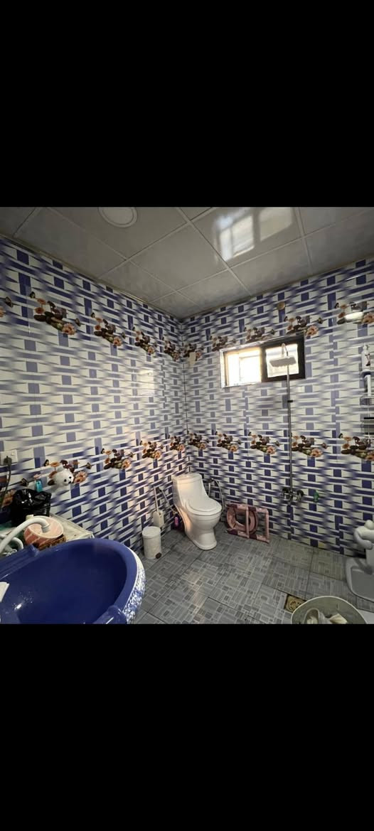 بيت للإيجار البوبيات خلف أسواق البرتقاله ١٠٥متر طابقين ونص شارع عريض محوله جديده قرب مجمع سكني *********** او***********
