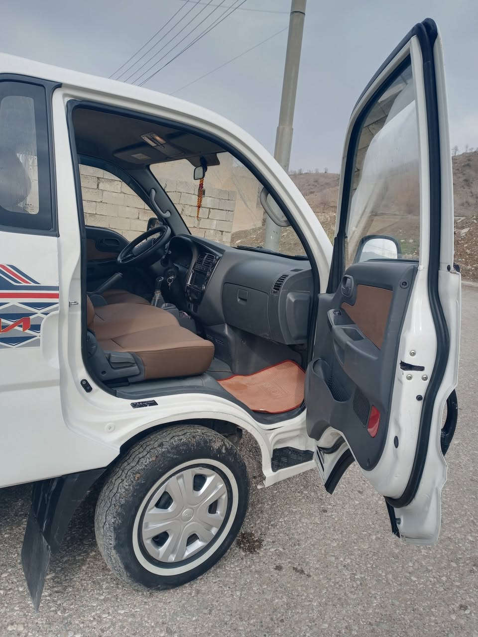 اسلام وعليكم للبيع كيه حمل موديل ٢٢ رقمه بقداد مصغره كامله سنويه لل ٢٨ تحويل ثاني يوم لوحات جديده هزه جديده قرامات مدفوعه سياره ربع ماعليه ابيع بيهه صبق شبر اباب اسكن شبر وبنيد ام بدل ابلاديه اسعر ١٣٦ وبيهه مجال حك اجيه رقم الجوال *********** العنوان أربيل شقلاوه يوجد واتساب
