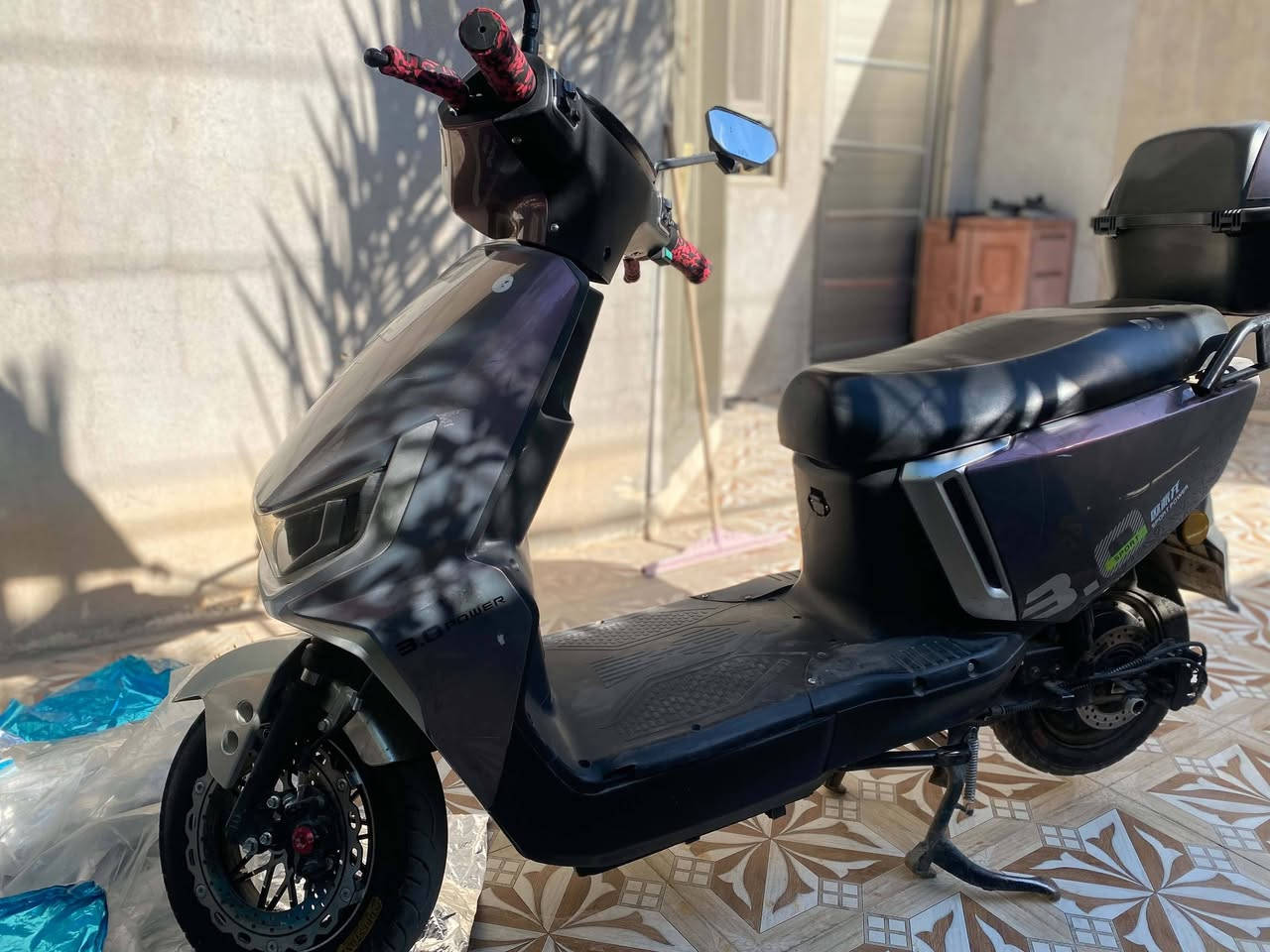 دراجة شحن 6 بطارية مستعمل قليل تشغيل عن بعد 800 ألف بيه مجال بسيط ***********
