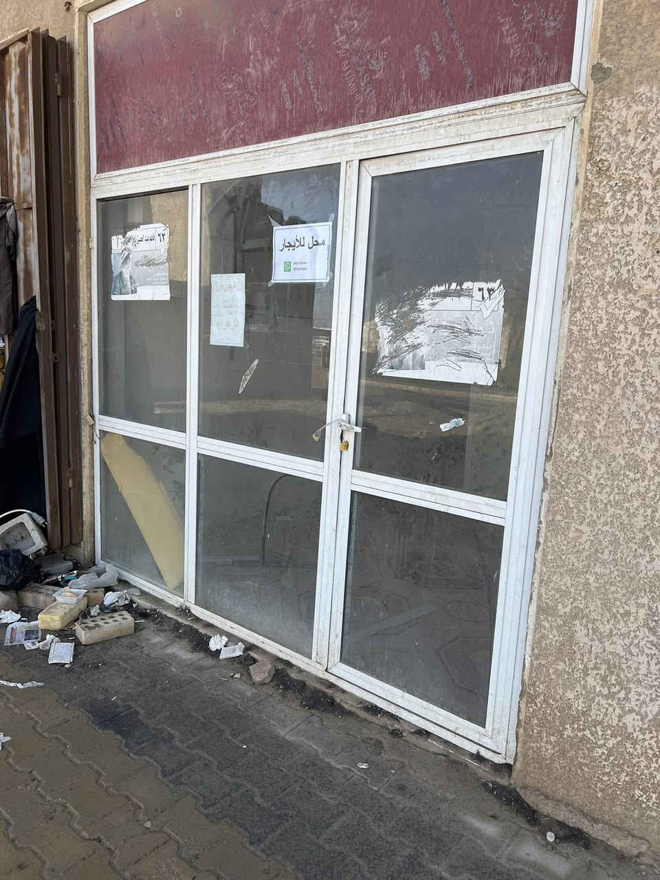 السلام عليكم    محل للأيجار مجاور الحلاقين للستفسار ***********
