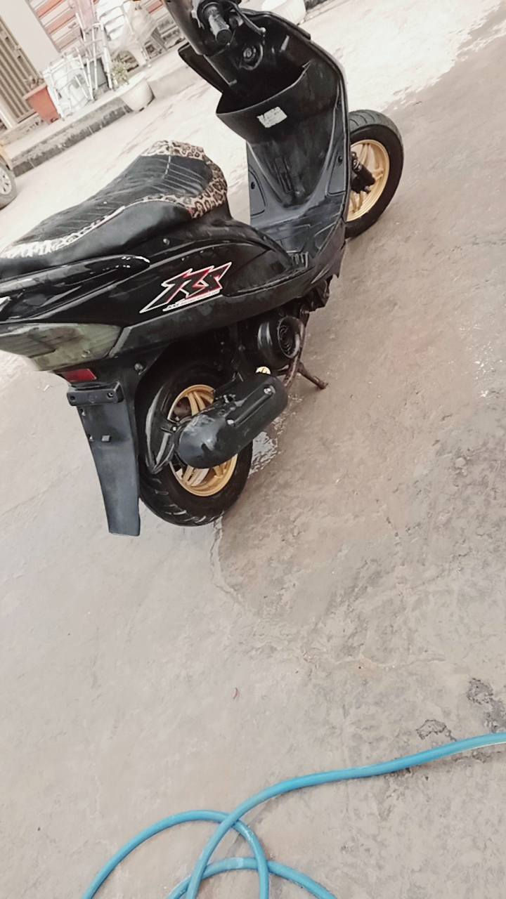 السلام عليكم دراجه ماكس عدله للبيع 
بيهه تزويد
مكينه ما مفتوحه

او ياله نجمه 

فلنجه 

سلف 55 

اشاير احمر 

السعر 600 

الرقم***********
