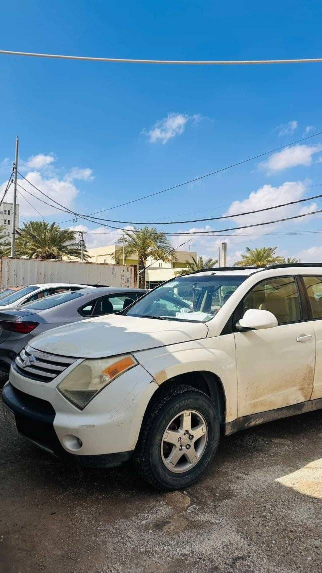 السلام عليكم 
ساسوكي XI7 مديل 2007 
مكينه وكير كفاله  مصبوغه حزام الكشر كدامك وتجي تفحص وتشوف بعينك وتشلع عيوني 
السعر 75 وبيها مجال 
***********
