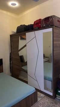 اثاث للبيع تخم ديوان مع الستائر تفصال كامل نضافه فول سعره ٢٠٠ قفل واضا...